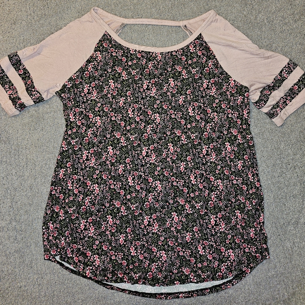 Maurices Medium Short Sleeve Floral Shirt New NWT 24/7